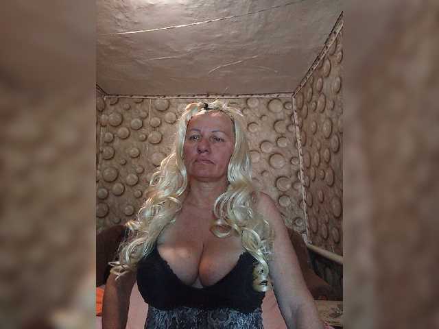 FameLara's BongaCams show and profile