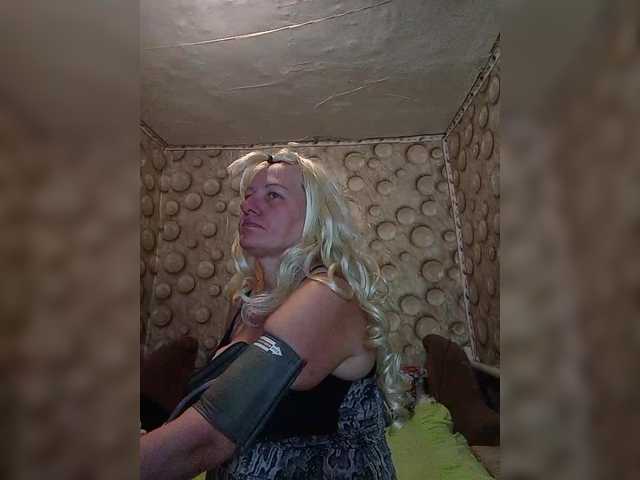 FameLara's BongaCams show and profile