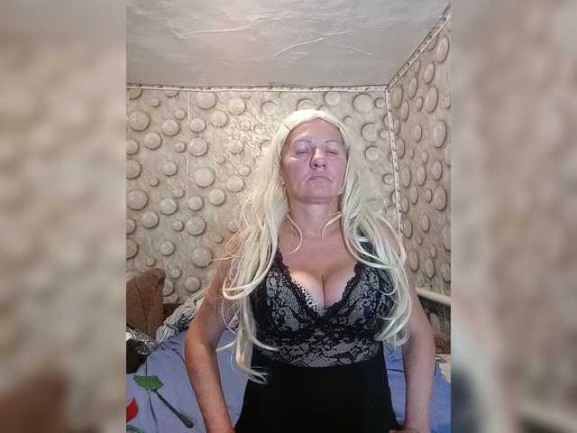 FameLara live webcam show