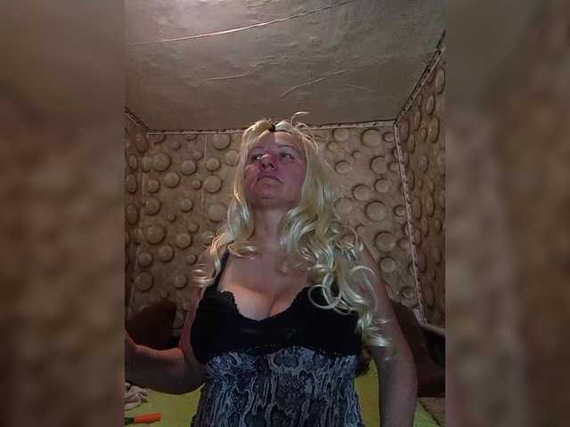 FameLara's BongaCams show and profile