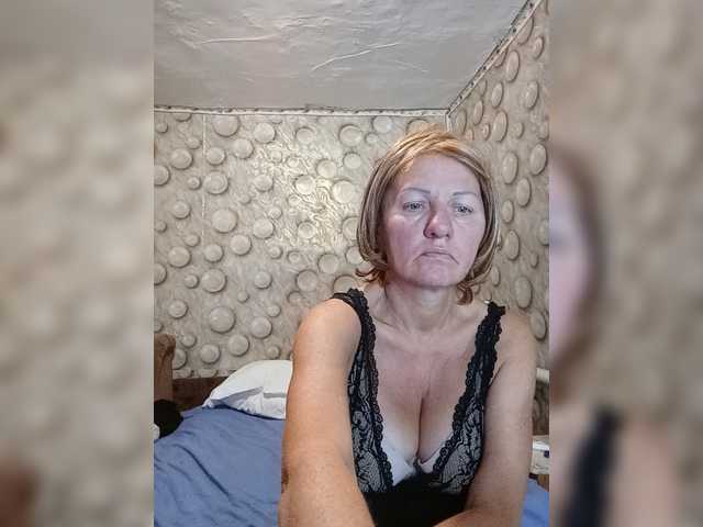 FameLara live cam preview