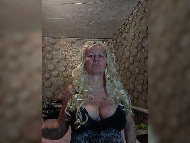 FameLara's BongaCams show and profile