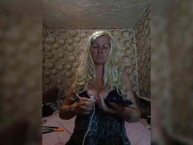 FameLara webcam