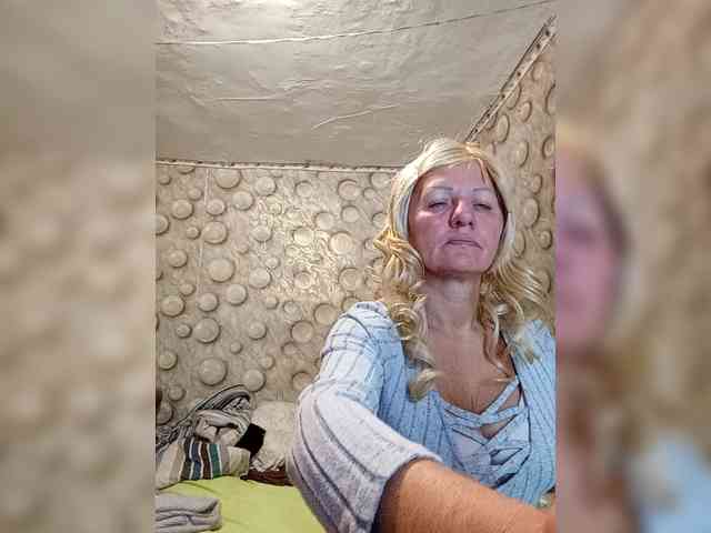 FameLara live female cam on bongacams