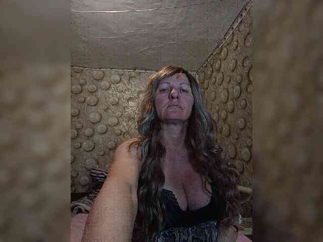 FameLara webcam