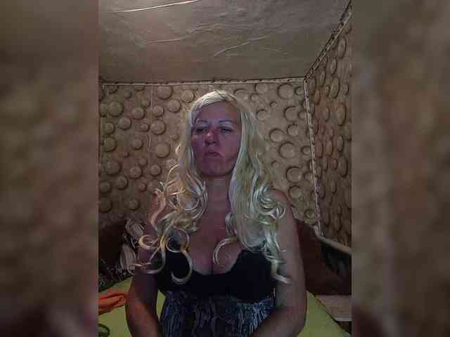 FameLara webcam
