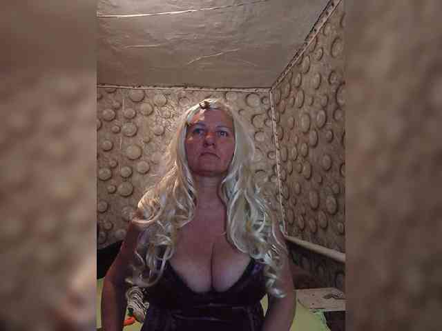 FameLara webcam