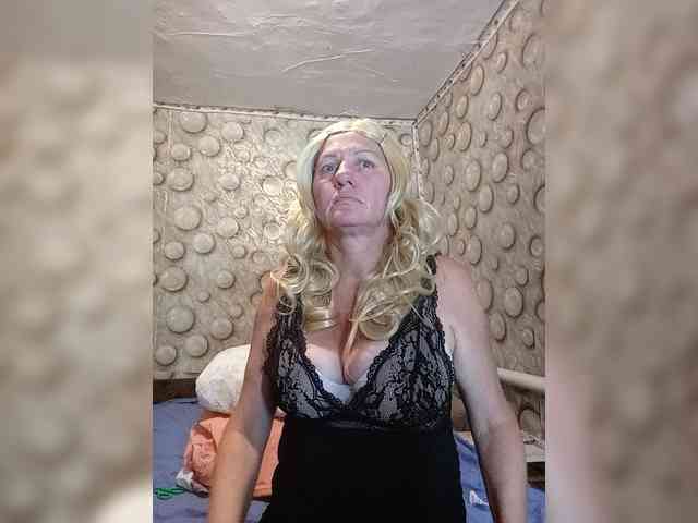 FameLara webcam