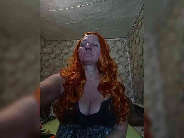 FameLara webcam