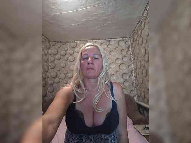 FameLara webcam