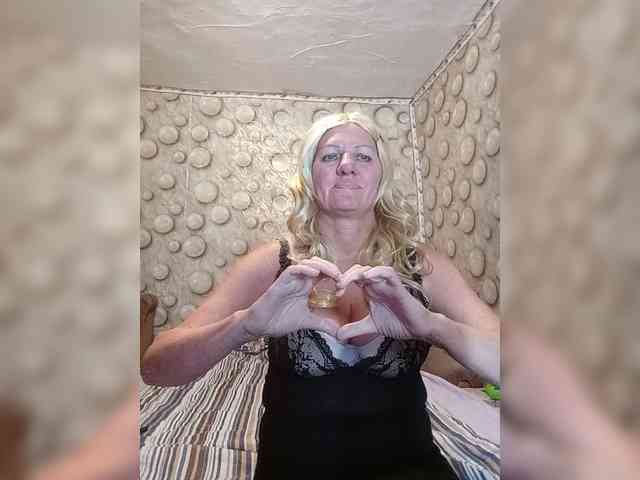 FameLara webcam