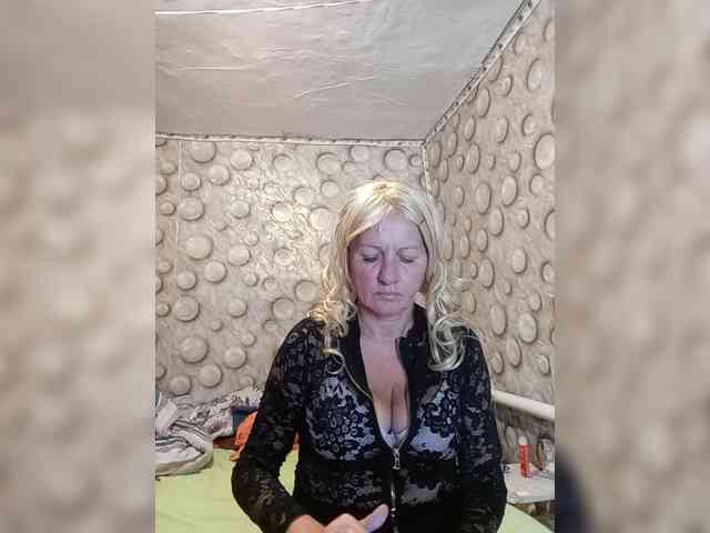 FameLara webcam