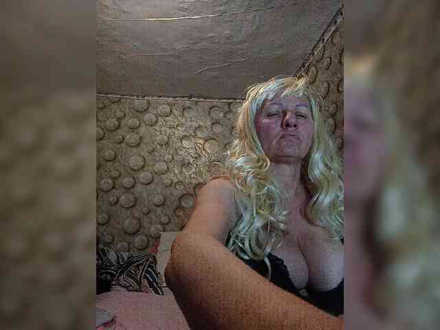 FameLara webcam