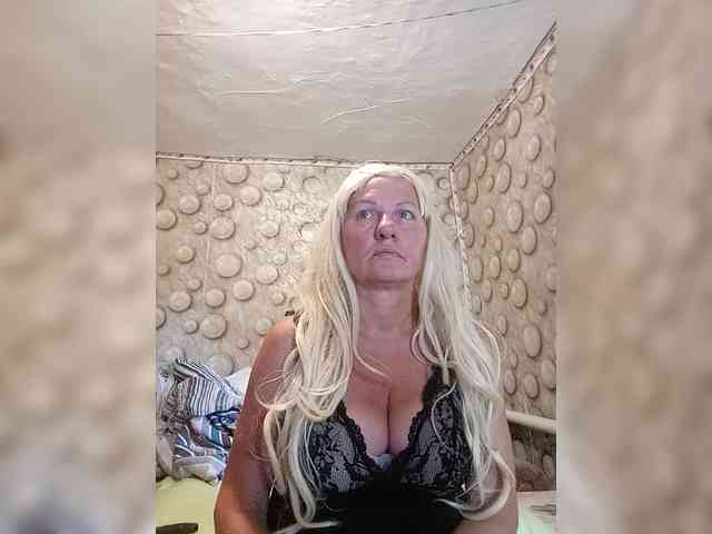 FameLara webcam