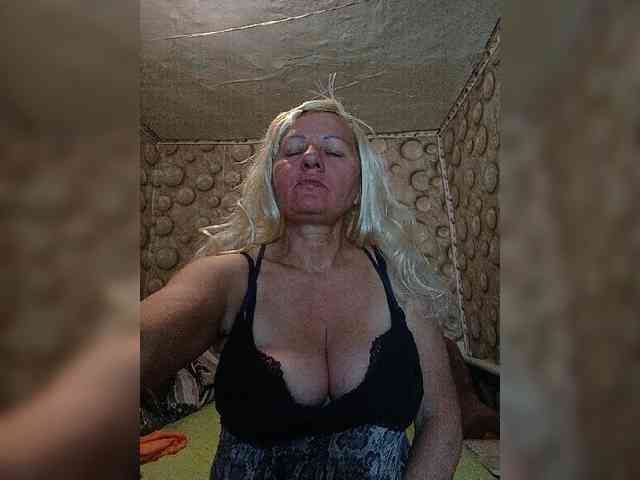 FameLara webcam