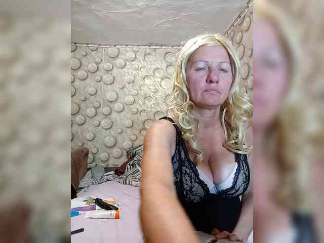 FameLara webcam