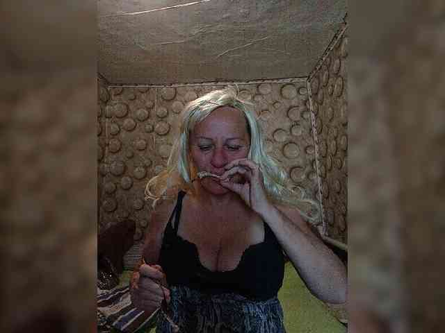 FameLara webcam