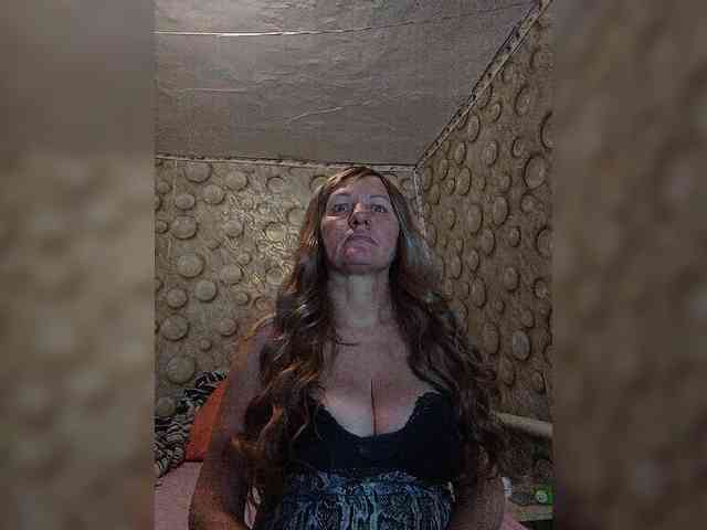 FameLara webcam