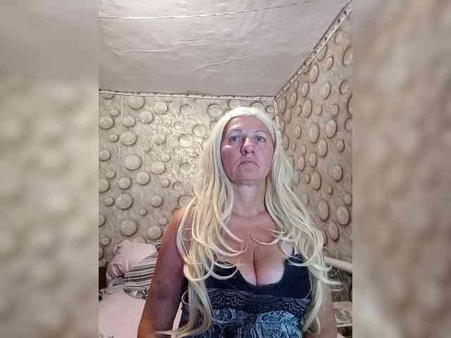 FameLara webcam