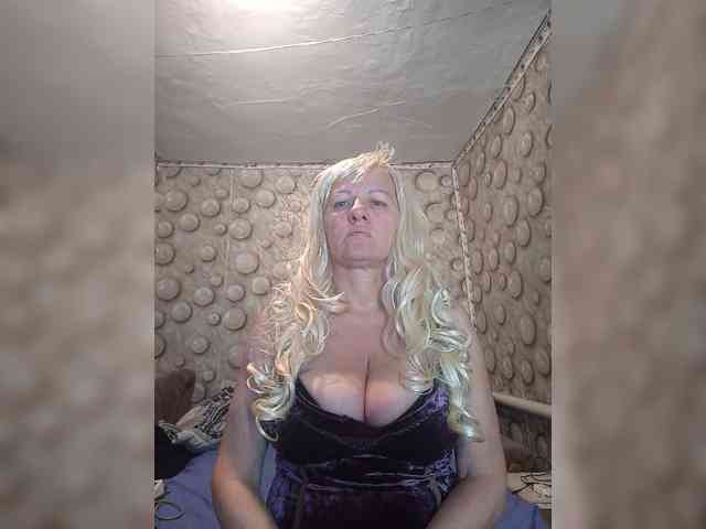 FameLara webcam