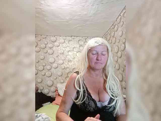 FameLara webcam