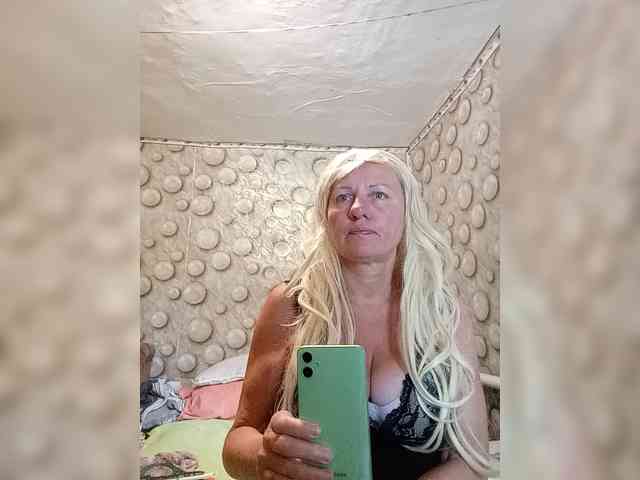 FameLara webcam