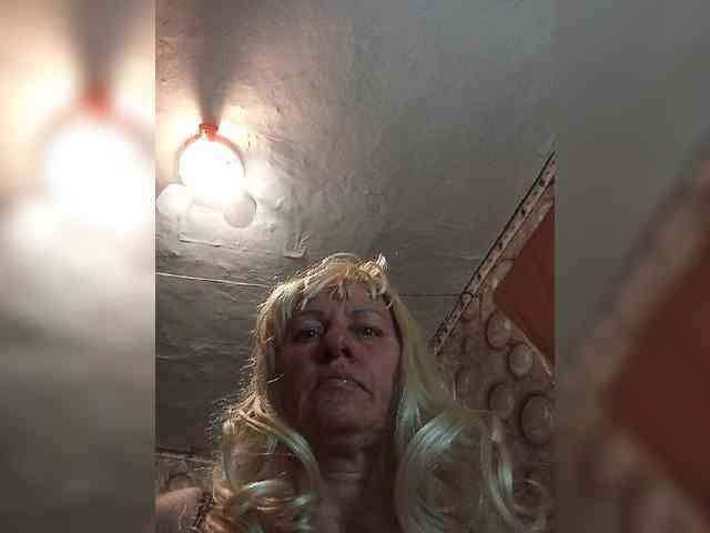 FameLara webcam