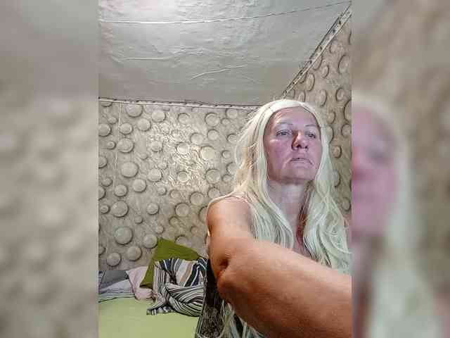 FameLara webcam