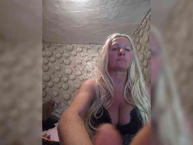 FameLara webcam
