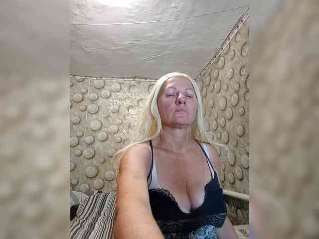 FameLara webcam