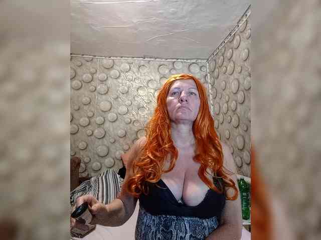 FameLara webcam