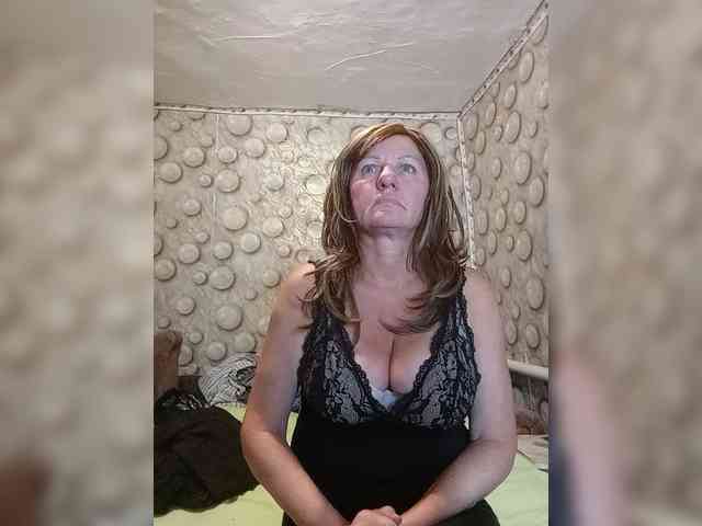 FameLara webcam
