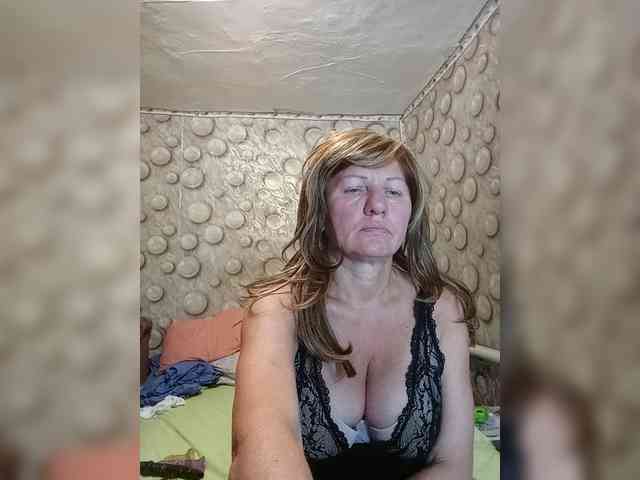 FameLara webcam