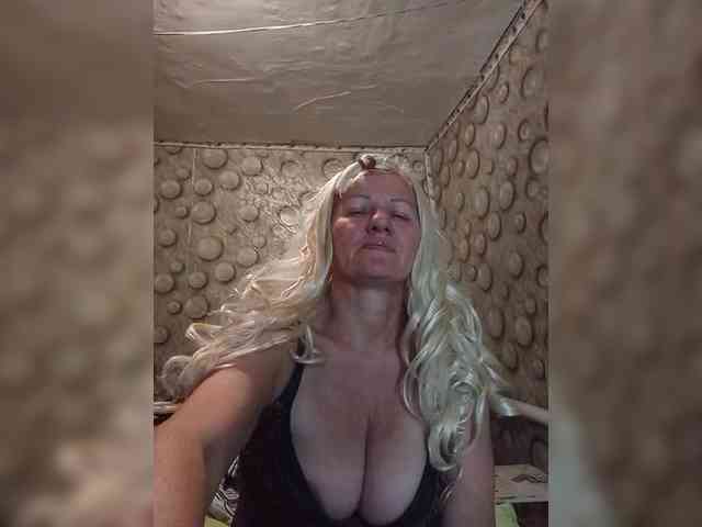 FameLara webcam