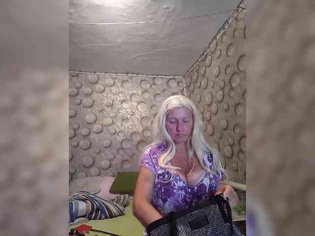 FameLara webcam