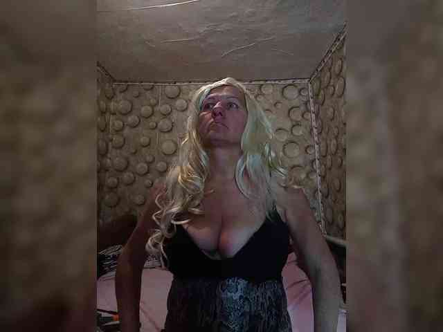 FameLara webcam