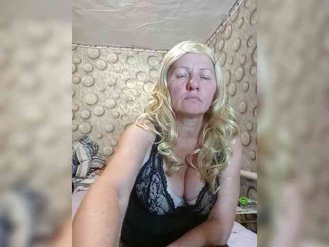 FameLara webcam