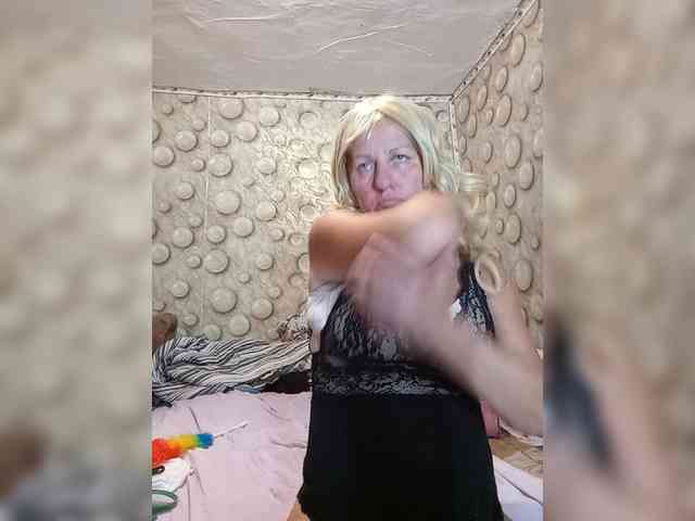 FameLara live female cam on bongacams