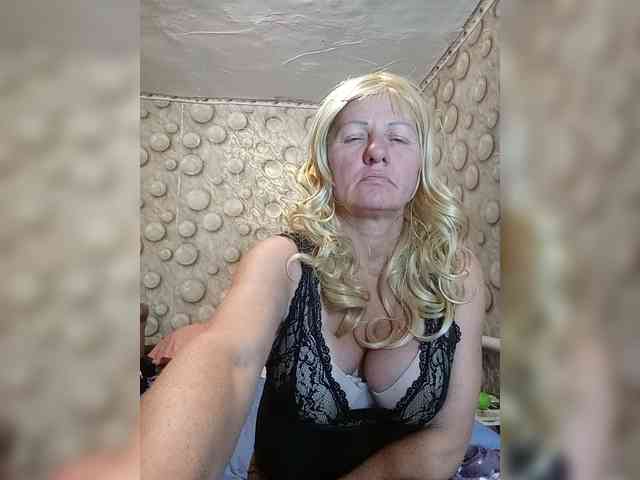 FameLara webcam