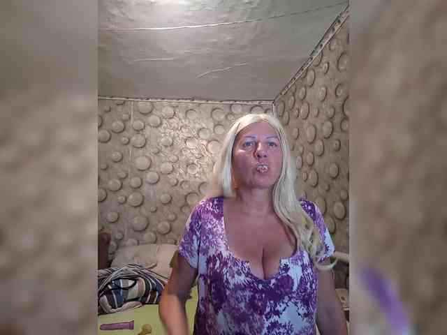 FameLara webcam