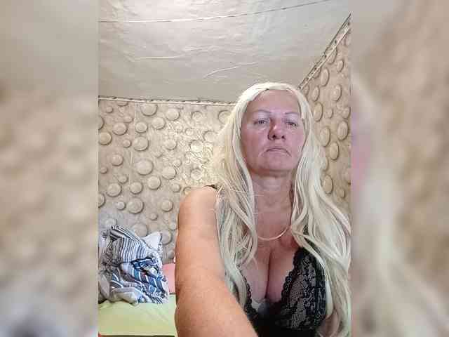FameLara webcam
