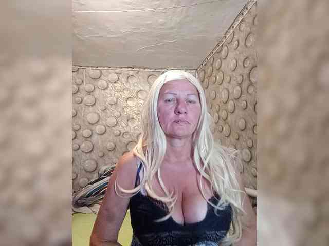FameLara webcam