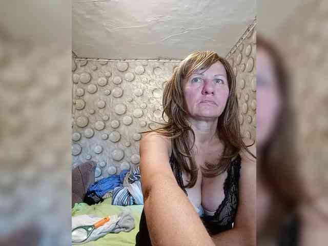 FameLara webcam