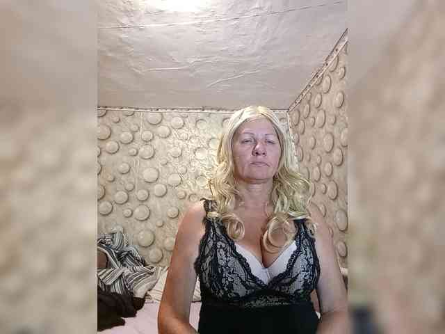 FameLara webcam