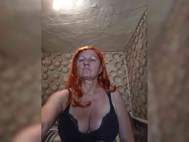 FameLara webcam