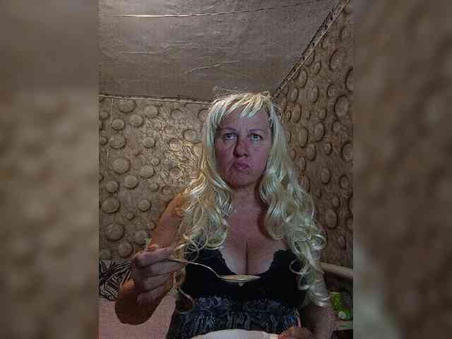 FameLara webcam