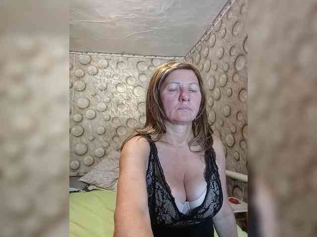 FameLara webcam