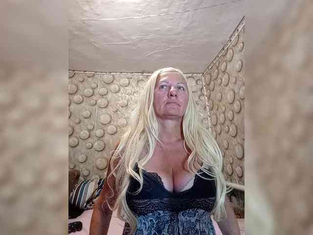 FameLara webcam