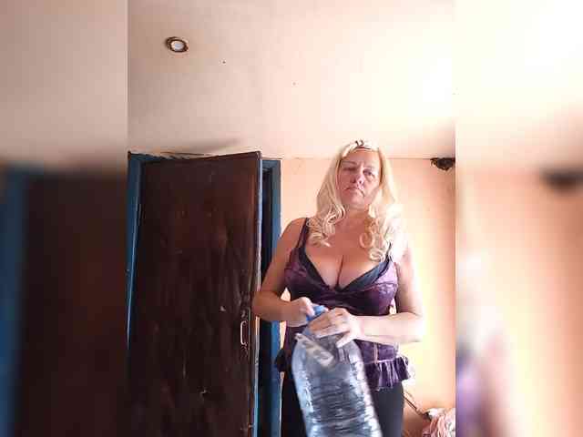 FameLara webcam