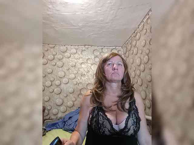 FameLara webcam